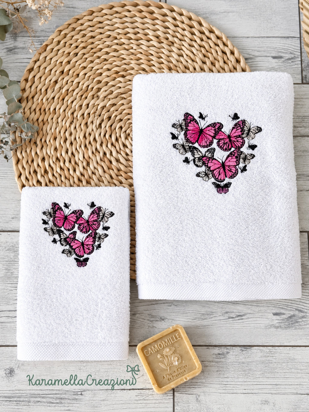 Set asciugamani ricamati “Cuore di farfalle” – Pezzo unico
