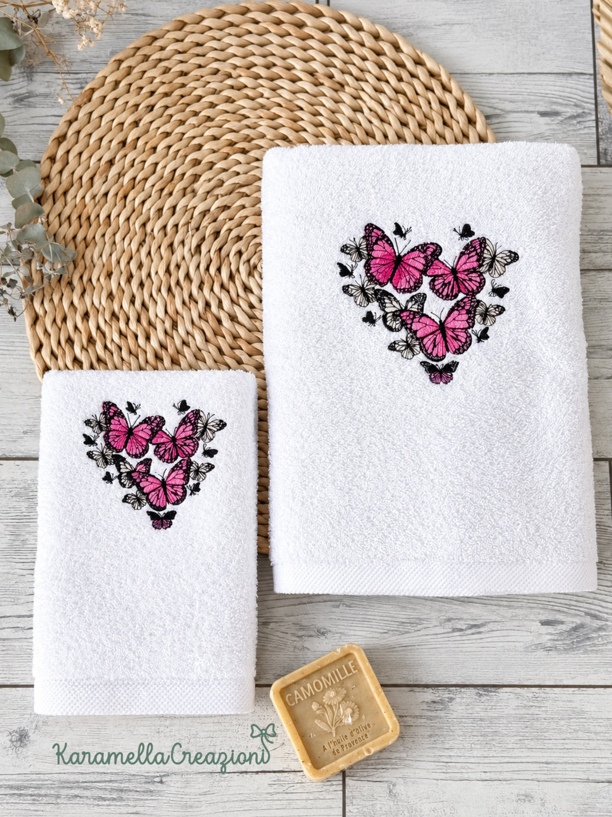Set asciugamani ricamati “Cuore di farfalle” – Pezzo unico