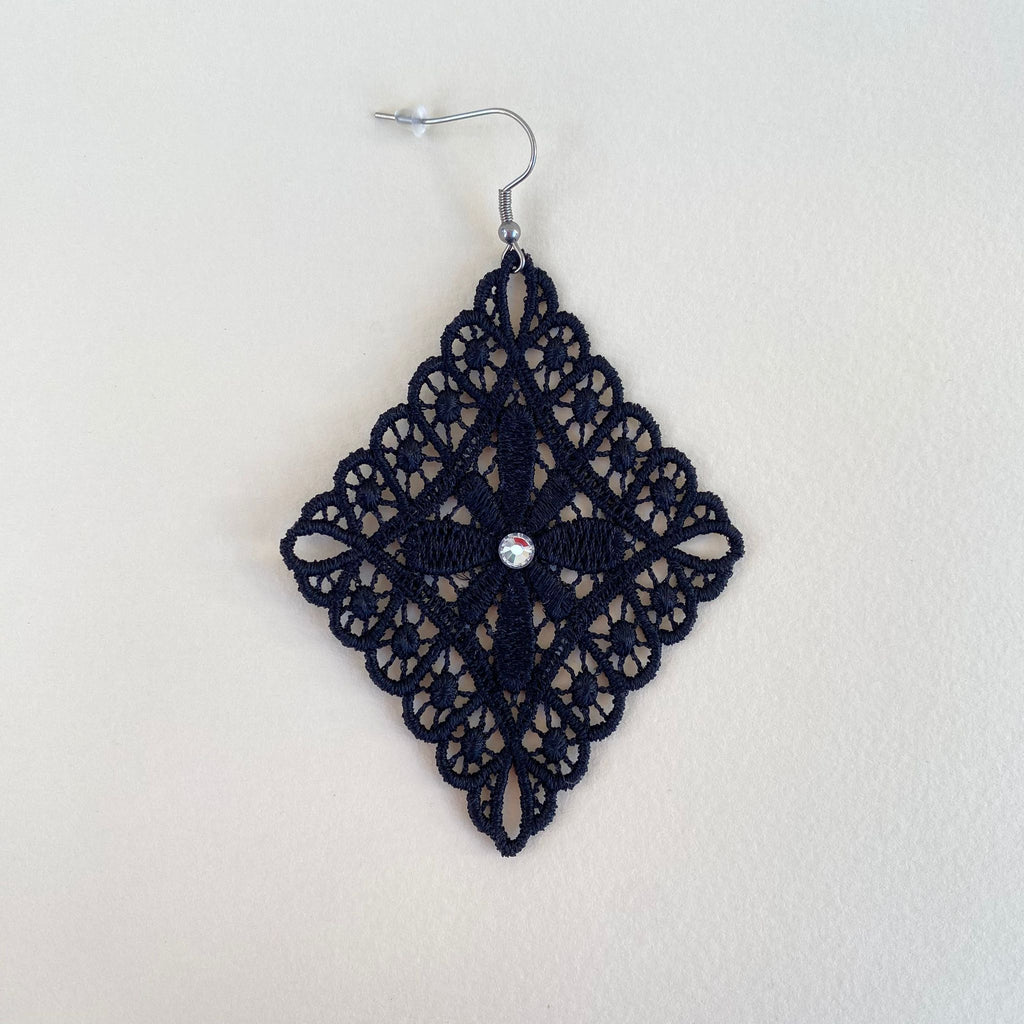 Orecchini in  pizzo nero con cristalli